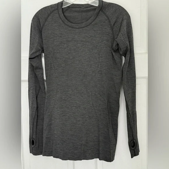 Lululemon long sleeve - Picture 1 of 3